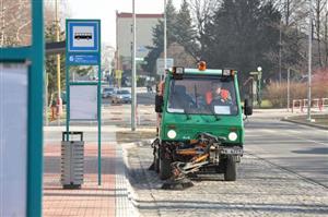 V pondělí 15. dubna se rozjelo naplno čištění komunikací, chodníků a přilehlých parkovišť v majetku města po letošní zimě.
FOTO: DAVID MACHÁČEK