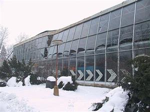 Budova někdejšího Technického muzea těsně poté, co na jaře 2004 nevydržela přívaly těžkého sněhu. Město nyní na likvidaci jejích pozůstatků skrytých v zemi získalo dotaci.
FOTO: DAVID MACHÁČEK