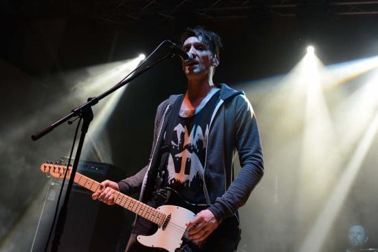 Zpěvák a frontman kapely Sunshine Karel Buriánek na kopřivnickém koncertě, který se uskutečnil v rámci programu May Day.
FOTO: DAVID MACHÁČEK