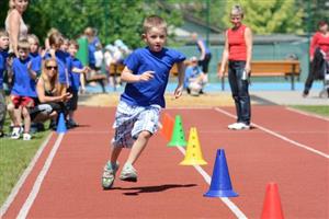 Děti z mateřských škol si soutěžení v upravených atletických disciplínách viditelně užívaly, stejně jako jejich fandící kamarádi a rodiče.
FOTO: DAVID MACHÁČEK