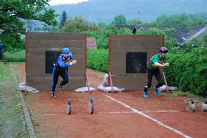 Uplynulou sobotu se v Mniší uskutečnily dvě pohárové soutěže v požárním útoku. V závodě na 100 metrů dosáhli nejlepších časů závodníci z pořádající jednotky z Mniší.
FOTO: DANA HOĎÁKOVÁ