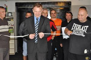 Starosta města Josef Jalůvka se podílel na slavnostním otevření boxerského stánku s názvem Box Resort.
FOTO: JANA FEILHAUEROVÁ