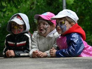 V prostorách Městského parku v Příboře vzbudilo pozornost dětského publika právě probíhající bubnování BAV klubu.
FOTO: ILONA MAZALOVÁ