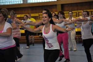Na Zumba párty si poslední květnový víkend našlo cestu kolem osmdesáti lidí různých věkových skupin a obou pohlaví.
FOTO: JANA FEILHAUEROVÁ