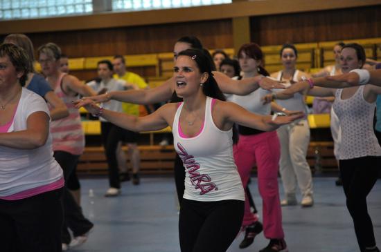 Na Zumba párty si poslední květnový víkend našlo cestu kolem osmdesáti lidí různých věkových skupin a obou pohlaví.
FOTO: JANA FEILHAUEROVÁ
