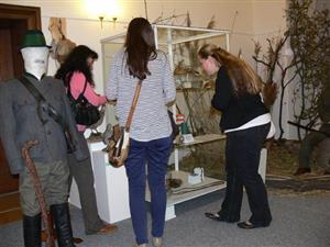 Zájemci o Muzejní noc si mohli kromě komponovaného programu prohlédnout i výstavy věnované 90. výročí myslivosti a tradičním romským řemeslům.
FOTO: ILONA MAZALOVÁ