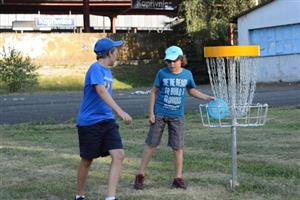 Discgolfový dýchánek pořádaný v rámci série akcí Teen-In vzbudil zatím největší zájem. Na mladé Kopřivničany čekají ještě dvě zábavná odpoledne.
FOTO: DAVID MACHÁČEK