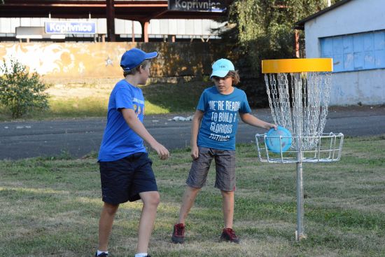 Discgolfový dýchánek pořádaný v rámci série akcí Teen-In vzbudil zatím největší zájem. Na mladé Kopřivničany čekají ještě dvě zábavná odpoledne.
FOTO: DAVID MACHÁČEK