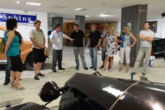 Delegace přednostů městských úřadů ze Slovenska si v rámci návštěvy Kopřivnice našla čas také na prohlídku Technického muzea Tatra.
FOTO: DAVID MACHÁČEK