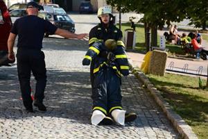 Profesionální i dobrovolní hasiči se minulou sobotu utkali ve finále Poháru ředitele Hasičského záchranného sboru Moravskoslezského kraje v disciplínách TFA. Ve vyčerpávajícím závodě padl také nový traťový rekord.
FOTO: DAVID MACHÁČEK