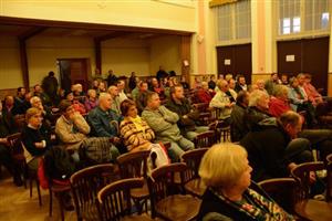 Obyvatelé Lubiny, kteří již brzy budou v referendu rozhodovat o odtržení Lubiny, přišli diskutovat s přípravným výborem. Atmosféra v sále nasvědčovala spíše tomu, že rozhodnutí o osamostatnění Lubiny bude negativní.
FOTO: DAVID MACHÁČEK