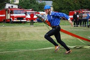 V rámci pohárové soutěže v Lubině selhala časomíra při požárním útoku družstva Mniší. To spolu s dalšími deseti družstvy včetně domácího muselo útok opakovat.
FOTO: DANA HOĎÁKOVÁ