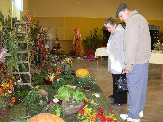O tradiční výstavu ovoce a zeleniny je v Kateřinicích každoročně značný zájem. Pozornost vzbuzují nejen výpěstky zahrádkářů, ale hlavně náročná aranžmá.
FOTO: ILONA MAZALOVÁ