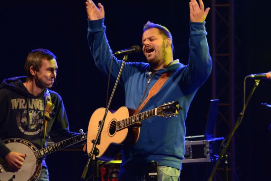 Koncert Xindla X s kapelou završil celodenní program akce Město je naše společné hřiště a s největší pravděpodobností šlo také o poslední openairový koncert letošní sezony.  FOTO: DAVID MACHÁČEK