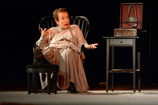 Hana Maciuchová byla hlavní hvězdou představení Divadla V Řeznické Ještěrka na slunci, které v rámci předplatného uvedl Kulturní dům Kopřivnice.  FOTO: DAVID MACHÁČEK