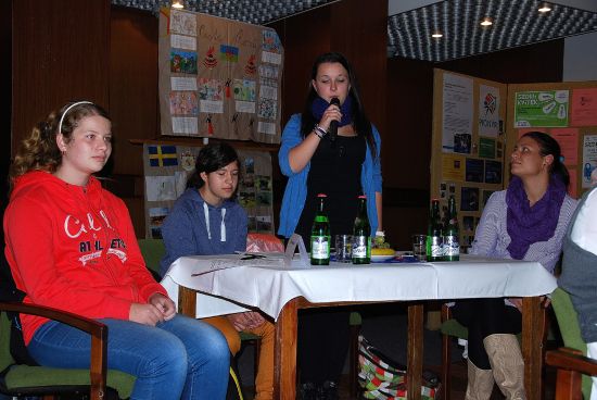 Zástupci dětského zastupitelstva v průběhu veřejné obhajoby prezentovali akce, které uskutečnili během roku.
FOTO: DANA HOĎÁKOVÁ