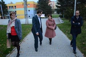 Místní projekty realizované také za pomoci evropských dotací navštívila úřednice Evropské komise Elena Grechová.
FOTO: DAVID MACHÁČEK