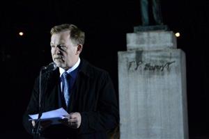 Oficiální oslava výročí založení samostatného státu  proběhla tradičně před pomníkem prezidenta Tomáše Garrigue Masaryka, letos přímo 28. října. 
FOTO: DAVID MACHÁČEK