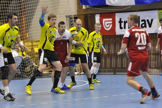 Házenkáři Kopřivnice věřili, že by si mohli doma vyšlápnout na Zubří, které se dosud v sezoně víceméně hledalo. Zůstalo však jen u přání.
FOTO: JANA FEILHAUEROVÁ