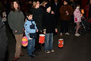 Stovky lidí se svíčkami a lampiony prošly v neděli v průvodu městem, a oslavily tak výročí 17. listopadu a státní svátek Den boje za svobodu a demokracii.
FOTO: DAVID MACHÁČEK