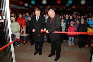 Slavnostní přestřižení pásky bylo symbolickou tečkou za rekonstrukcí budovy školy dr. Milady Horákové, do které město investovalo víc jak pětadvacet milionů korun.
FOTO: DAVID MACHÁČEK