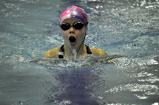 Daniela Csapaiová patřila k nejmladším plavcům SK Kopřivnice, kteří se v domácím bazénu představili při meziokresním přeboru.
FOTO: JANA FEILHAUEROVÁ