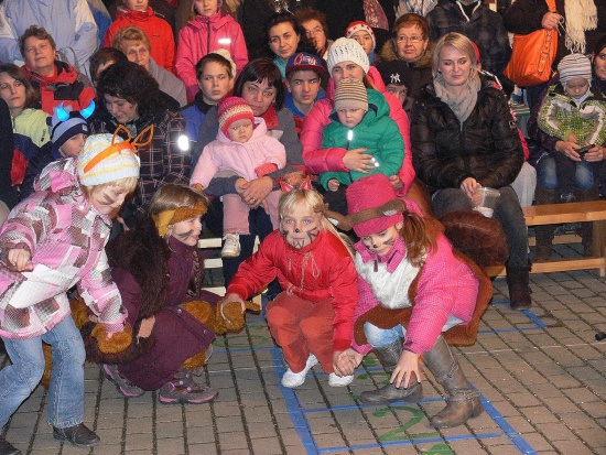 Do kulturního pásma Kateřinského jarmarku v Lubině, který se letos nesl ve znamení zvířátek, byli aktivně zapojeni všichni žáci školy.
FOTO: ILONA MAZALOVÁ