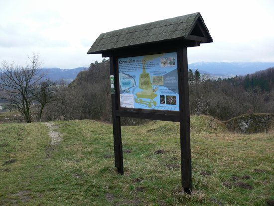 Zastavení na Lašské naučné stezce na Kamenárce ve Štramberku už dostalo novou informační tabuli.
FOTO: ILONA MAZALOVÁ