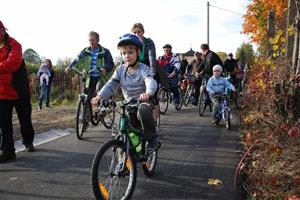 Vloni na podzim byla otevřena cyklostezka mezi Lubinou a Vlčovicemi. Letos k ní přibude propojka na ulici Panskou a připravují se i další projekty pro cyklisty.
FOTO: DANA HOĎÁKOVÁ