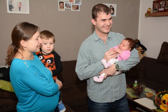 Kopřivnická rodina Sopuchových se hned na Nový rok rozrostla o dceru Kláru, která se tak stala prvním letošním občánkem nejen ve městě, ale na celém Novojičínsku. Minulý týden ji oficiálně uvítal starosta města.
FOTO: DAVID MACHÁČEK