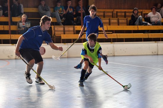 Starší žáci ze ZŠ E. Zátopka vyhráli okresní finále bez jediné porážky a postoupili tak do krajského finále, které proběhne 13. února v Havířově.
FOTO: KRISTINA ČABLOVÁ