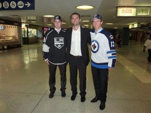 Hokejový brankář Patrik Bartošák (úplně vlevo) podepsal minulý týden nováčkovskou smlouvu s týmem NHL Los Angeles Kings, který ho vloni draftoval.
FOTO: ARCHIV