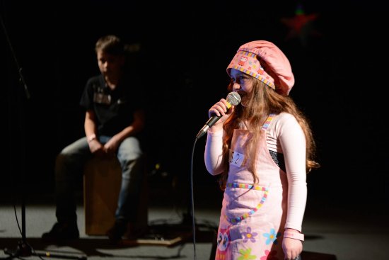 Čtyřicet čtyři mladých zpěvaček a zpěváků se před týdnem popralo o co nejlepší umístění v talentové soutěži KoprStar. Do finálového klání postoupilo deset nejlepších. 
FOTO: DAVID MACHÁČEK