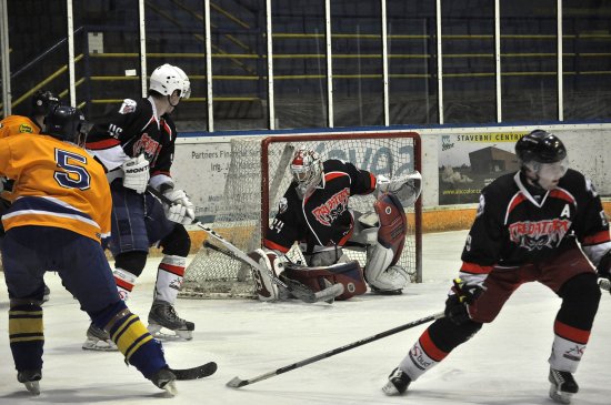 Tým HC Predators porazil ve finále mužstvo BAH 3:1 a stal se vítězem I. ligy ve čtrnáctém ročníku Městské hokejové ligy v Kopřivnici.
FOTO: KRISTINA ČABLOVÁ