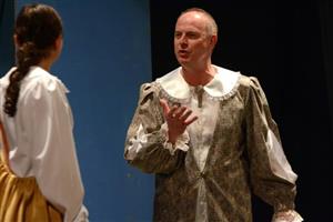 V neděli odpoledne hostoval v Katolickém domě v Lubině ochotnický soubor Pod věží ze Štramberka se Shakespearovou hrou Večer tříkrálový.
FOTO: DAVID MACHÁČEK