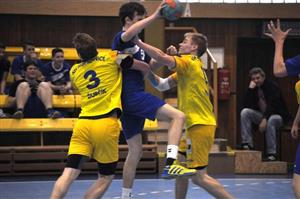 Starší dorost KH Kopřivnice si v regionálním derby s Frýdkem-Místkem lehce poradil a je v čele tabulky nejvyšší republikové ligy staršího dorostu.
FOTO: KRISTINA ČABLOVÁ