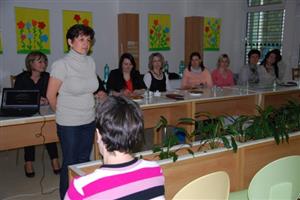 V Základní škole a Mateřské škole Motýlek proběhl již druhý kulatý stůl, v jehož rámci se rodiče dozvěděli od poskytovatelů, jaké služby nabízejí a výši jejich úhrady.
FOTO: DANA HOĎÁKOVÁ