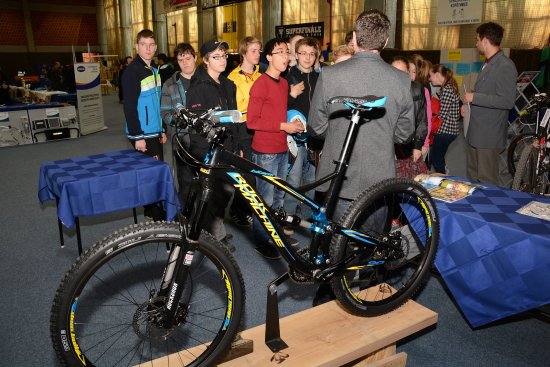 Jednou z firem, které se prezentovaly potenciálním zájemcům o řemeslné obory v rámci tradiční přehlídky, byl i kopřivnický výrobce kol BikeFun.
FOTO: DAVID MACHÁČEK