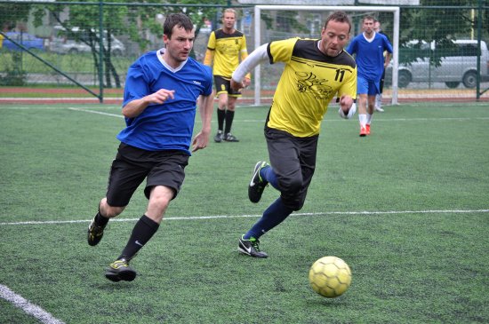 Nový ročník Okresního ligového poháru začal úvodním duelem mezi týmy 1. FC Bari a Stará Garda & D. T., z nichž vítězně nakonec odešel první jmenovaný.
FOTO: KRISTINA ČABLOVÁ