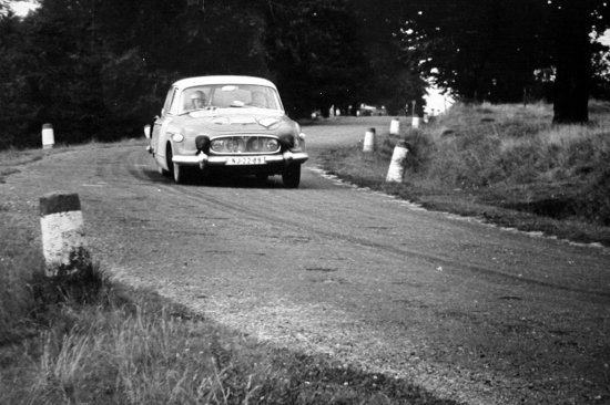 Šestsettrojka posádky Mičík - Lacina v jedné z mnoha rychlostních zkoušek tohoto ročníku „Raidu Polského“ se startem a cílem v Krakowě.
FOTO: ARCHIV