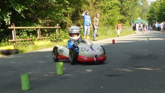Jakub Procházka závodí na minikárách už čtvrtým rokem a letos v květnu si vyjel  za tým A. Mark Tatra Team Kopřivnice zlato na mistrovství České republiky.
FOTO: JIŘÍ PROCHÁZKA