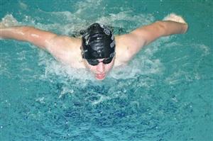 Roman Kučera se zaskvěl na domácím oblastním přeboru staršího žactva, když si v nabité konkurenci vyplaval dvě prvenství a k tomu přidal tři druhá místa.
FOTO: KRISTINA ČABLOVÁ