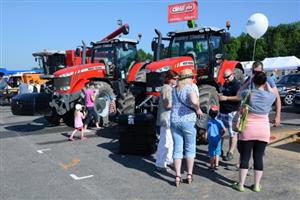 Na druhém ročníku Kopřivnických dnů techniky se během víkendu podle odhadu pořadatelů vystřídalo víc jak třináct tisíc návštěvníků. Čekala je větší prezentace techniky a také zajímavější doprovodný program.
FOTO: DAVID MACHÁČEK