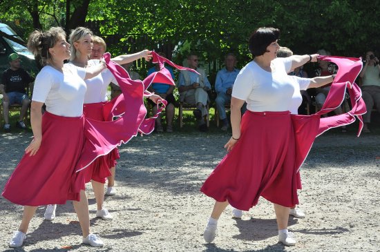 Tělovýchovná jednota Sokol Kopřivnice oslavila sto let od svého založení. V rámci programu se představily také její členky s vystoupením Česká suita.
FOTO: KRISTINA ČABLOVÁ