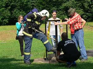 Dobrovolní hasiči v Petřvaldu měřili své síly v závodě TFA. Fyzicky nesmírně náročný závod si vyzkoušelo i osm žen.
FOTO: ILONA MAZALOVÁ