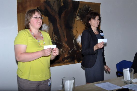 Veřejného losování čísel, pod kterými se budou na podzim v komunálních volbách ucházet strany o přízeň voličů, se zúčastnilo jen pět zájemců.
FOTO: KRISTINA ČABLOVÁ