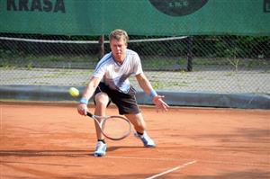 Již 37. ročník tenisového turnaje neregistrovaných letos pořádala sportovní komise PV OS KOVO Tatra, a. s., Kopřivnice a celkem se ho zúčastnilo 51 hráčů.
FOTO: KRISTINA ČABLOVÁ