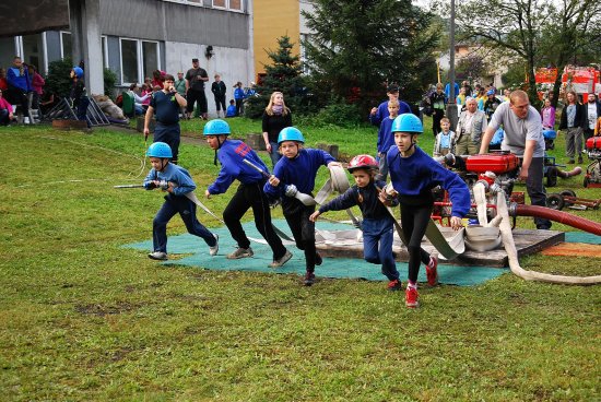 Družstvo mladších žáků z Veřovic, které závody v požárním sportu a štafetě dvojic v Kopřivnici zahajovalo, obsadilo 10. příčku.
FOTO: DANA HOĎÁKOVÁ