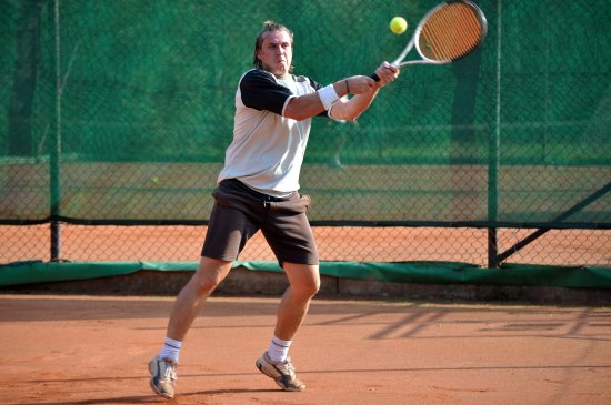 Vlčovický tenisový klub uspořádal turnaj pro neregistrované hráče ve dvouhrách i čtyřhrách a celkem se ho zúčastnilo 9 singlistů a 18 deblistů.
FOTO: KRISTINA ČABLOVÁ