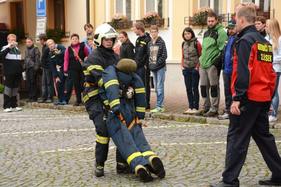 Štramberk se v sobotu stal dějištěm premiérového Mistrovství ČR dobrovolných hasičů v disciplínách TFA. Na tamním náměstí se utkali hasiči z 12 krajů.
FOTO: DAVID MACHÁČEK